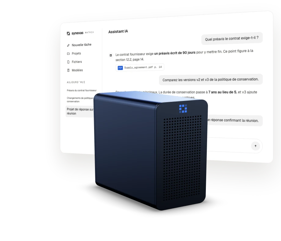 Le système Matrix, une tour graphite, devant l’assistant IA affiché à l’écran
